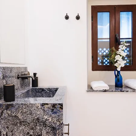 Luxurious With Andalusian Patio And Pool, Facing The Cathedral * Sevilla