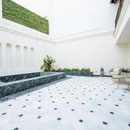 Luxurious With Andalusian Patio And Pool, Facing The Cathedral * Seville