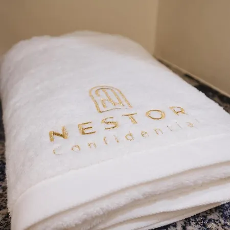 Luxurious With Andalusian Patio And Pool, Facing The Cathedral Sevilla