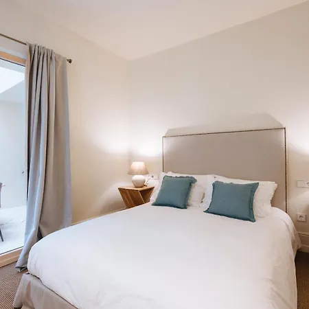 Apartment Luxurious With Andalusian Patio And Pool, Facing The Cathedral *