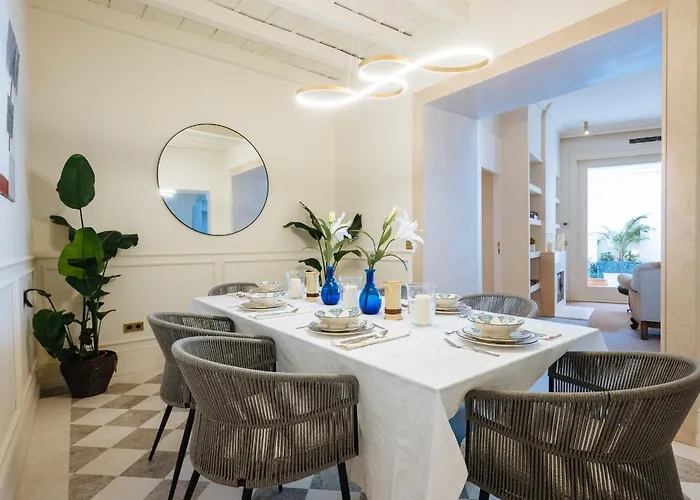 Luxurious With Andalusian Patio And Pool, Facing The Cathedral *