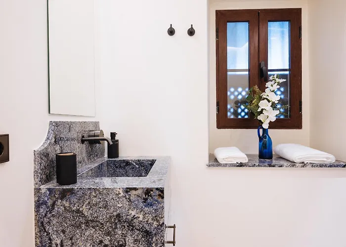 Luxurious With Andalusian Patio And Pool, Facing The Cathedral * Sevilla