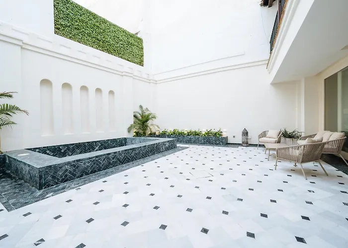 Luxurious With Andalusian Patio And Pool, Facing The Cathedral * Sevilla