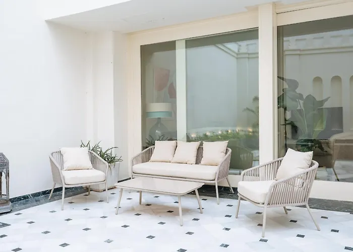 Luxurious With Andalusian Patio And Pool, Facing The Cathedral