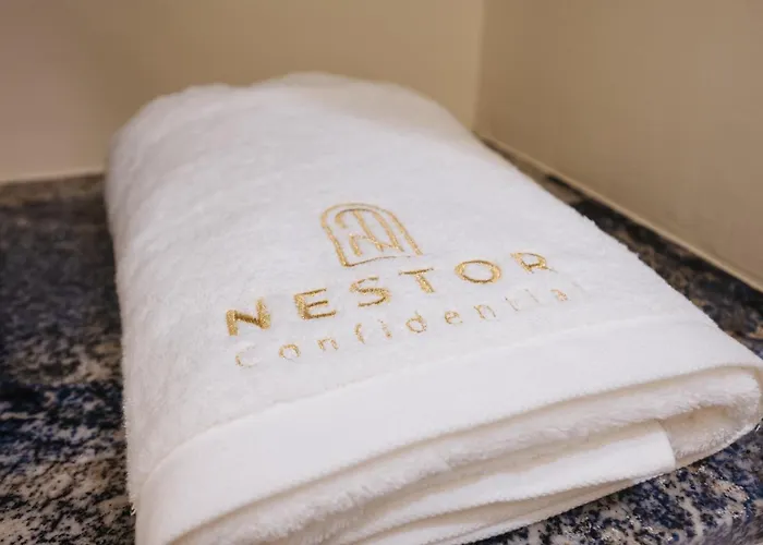Luxurious With Andalusian Patio And Pool, Facing The Cathedral Sevilla